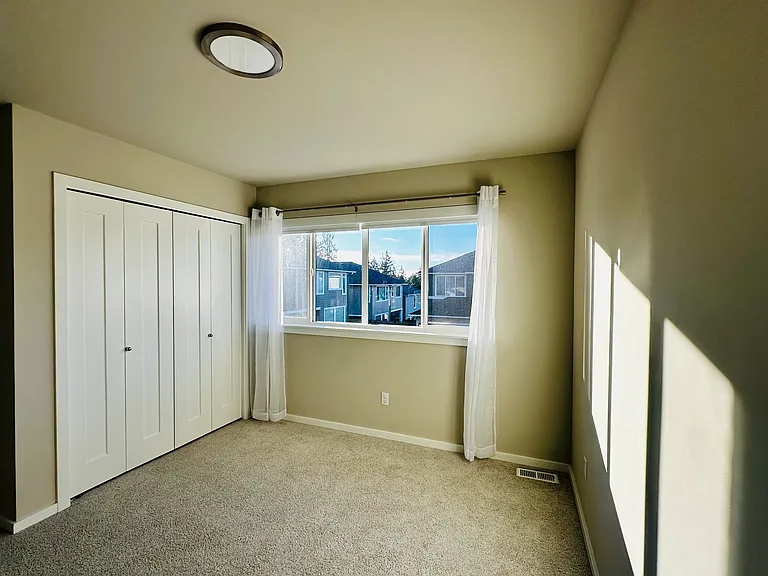 2nd floor - Bedroom 1