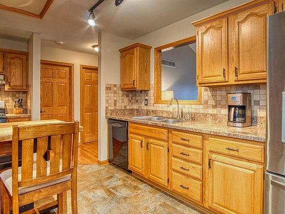 5th image of 9382 W Oakridge Dr