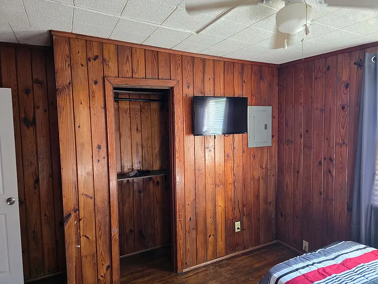 2708 N G St — Photo 2