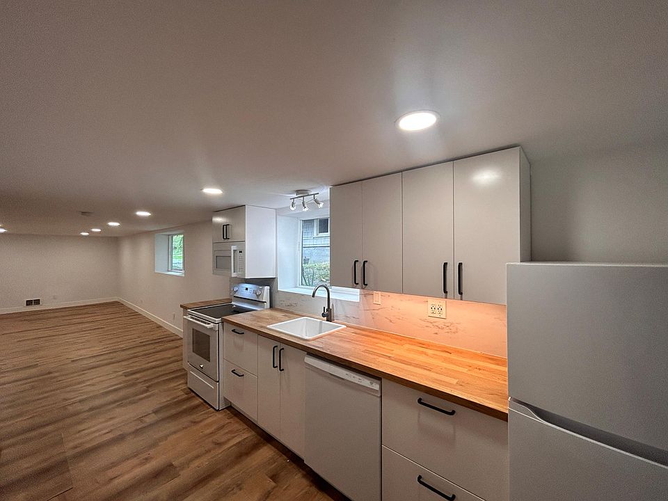 Oversized windows, new kitchen, tons of space