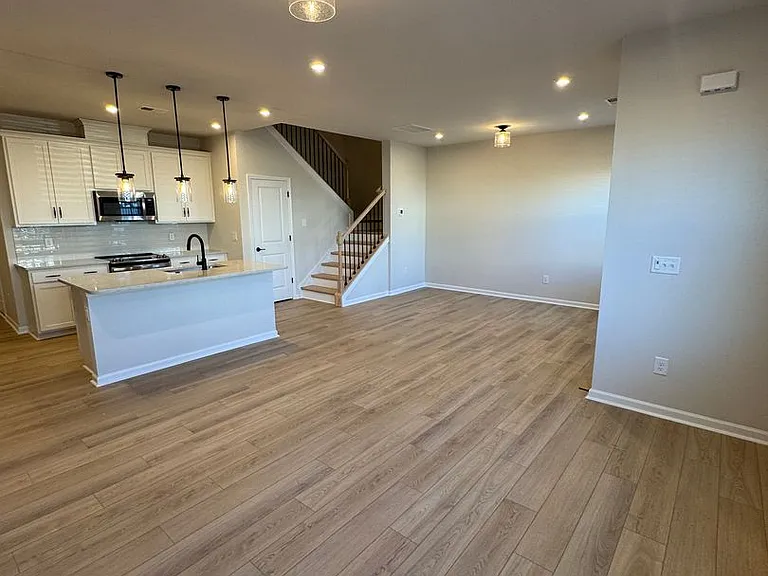 8911 Nettleton Ave — Photo 9