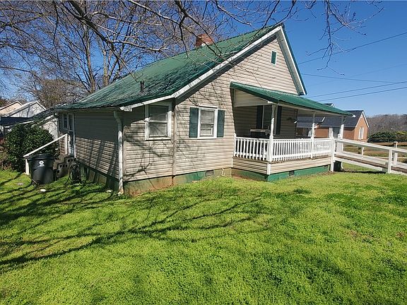 4th image of 114 Hampton St