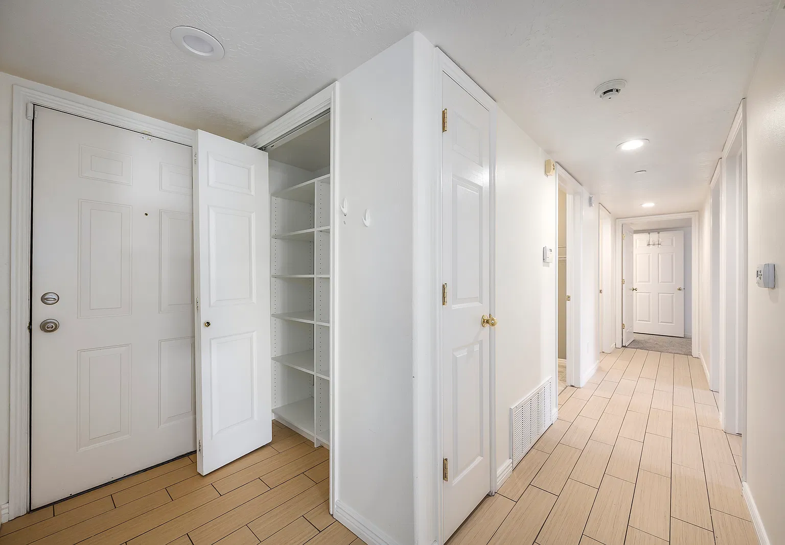 3 bed, 1247 sqft, $2,000 — Photo 3