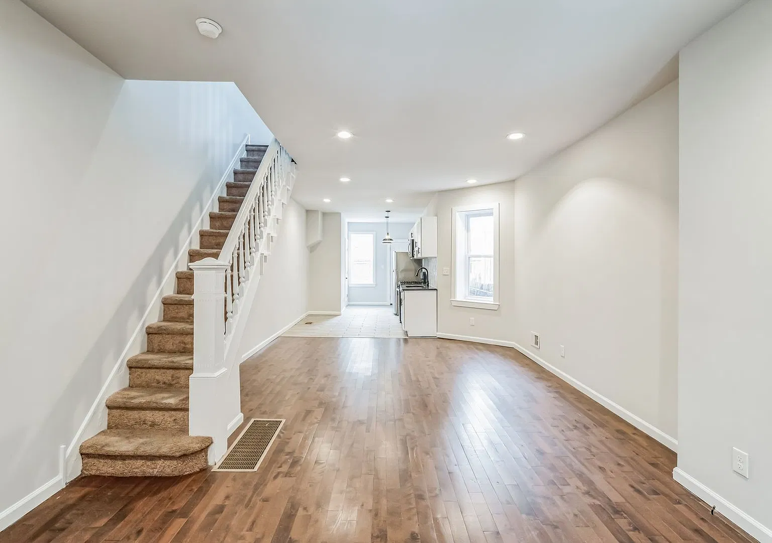 3 Bedroom 1 Bathroom House for Rent — Photo 3
