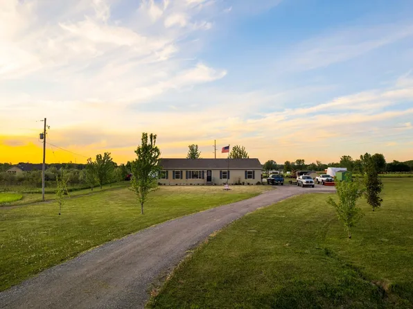 97 E Blanchard Rd, Shepherd, MI 48883