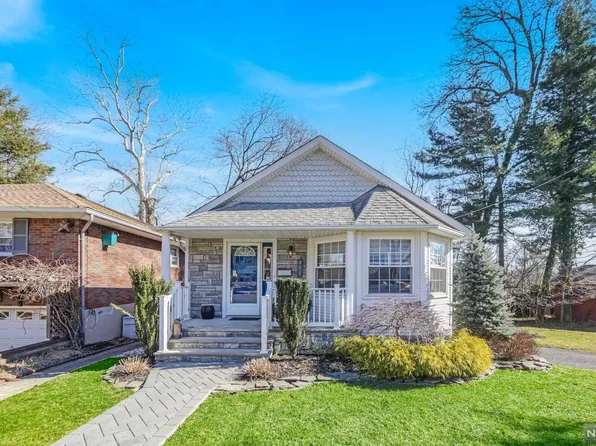802 Park Ave, River Edge, NJ 07661