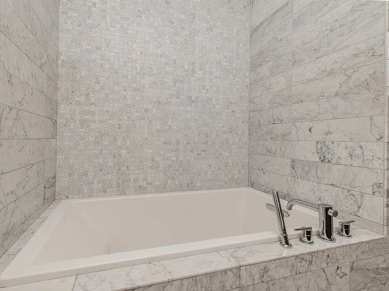 2236 W Shakespeare Ave — Photo 17