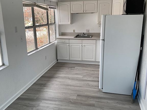 2nd image of 808 S Miramar Ave Unit 2