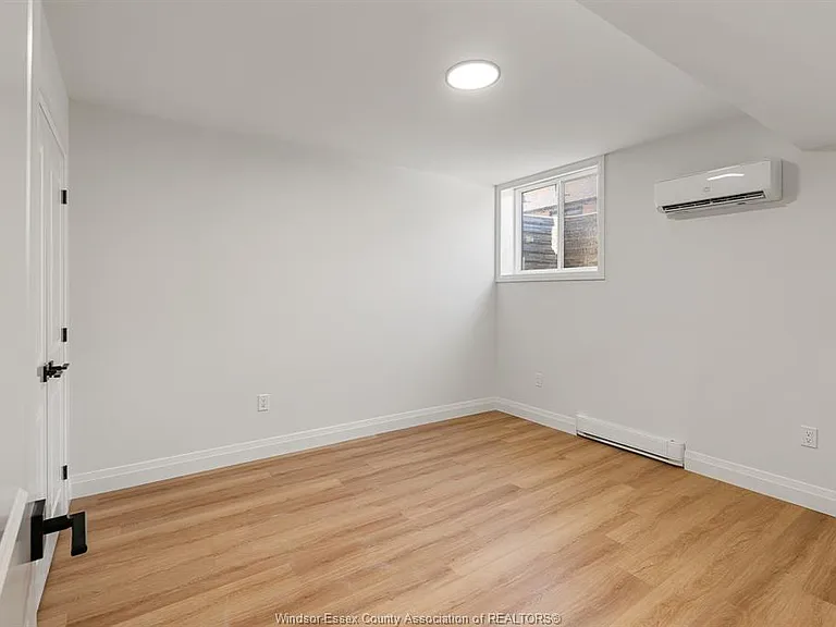160 McLellan Ave #B — Photo 18
