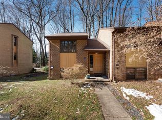 2016 Headlands Cir, Reston, VA 20191