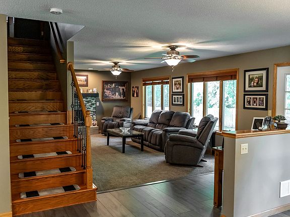 4th image of 800 S Park Dr