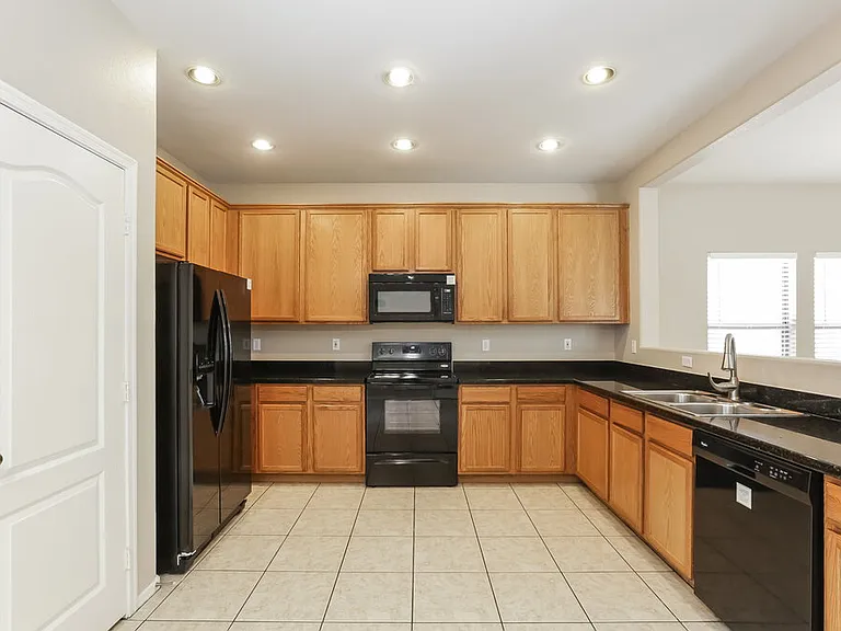 11242 W Garfield St — Photo 7