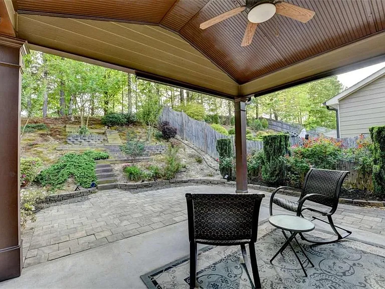 2130 Line Dr — Photo 35