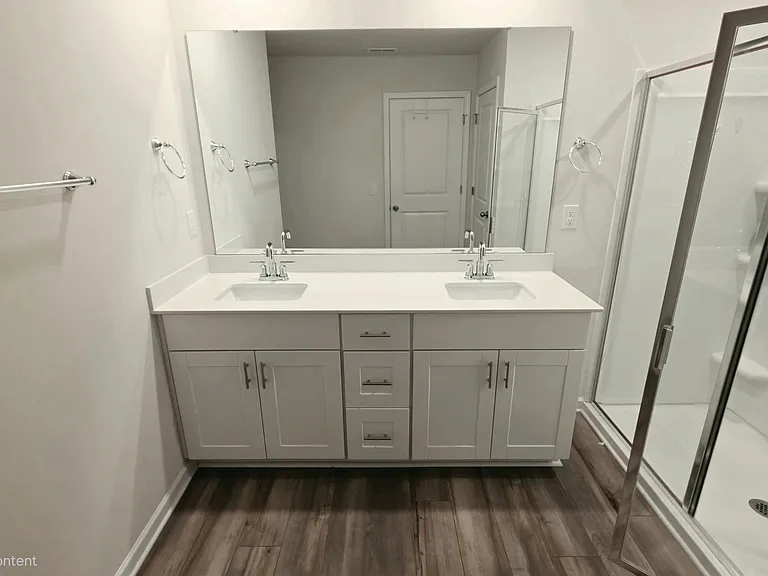 Master bedroom bathroom
