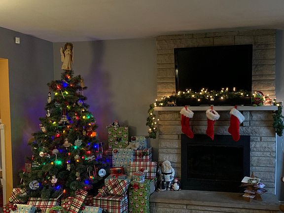 Upstairs Living Room with gas logs.