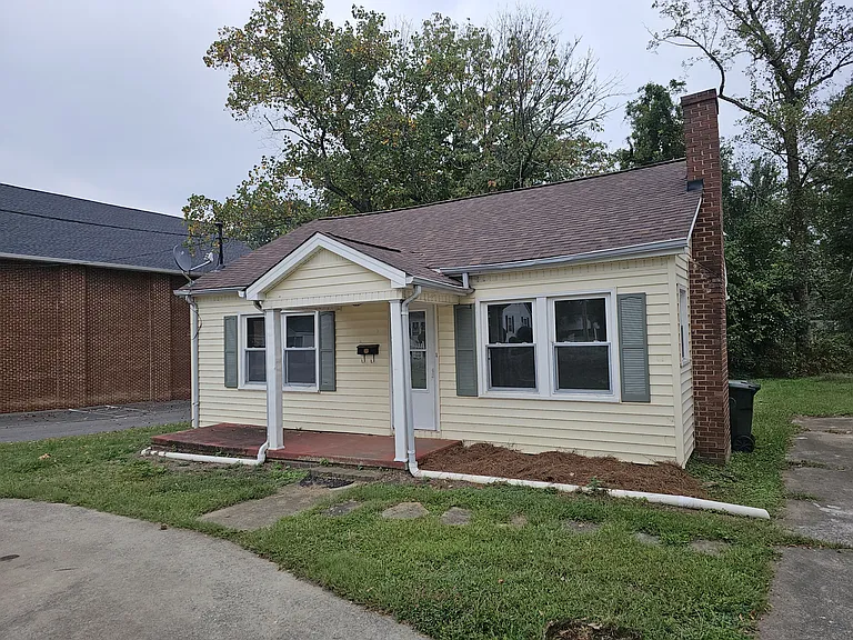 808 E Main St — Photo 2