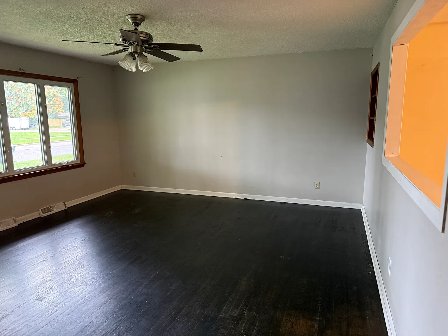 3 bed, 1905 sqft, $2,000 — Photo 2