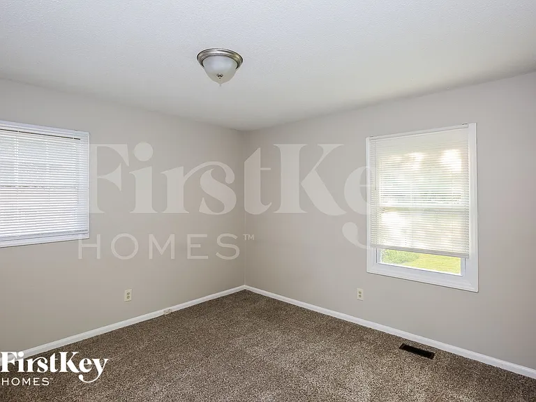 2330 Knight Dr — Photo 12