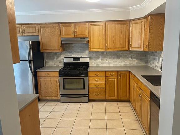 2nd image of 119 Lewis St