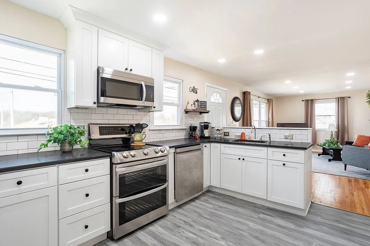 3 bed, $3,300 — Photo 1