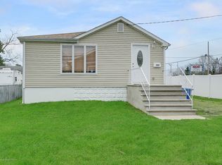 269 Church St, Belford, NJ 07718