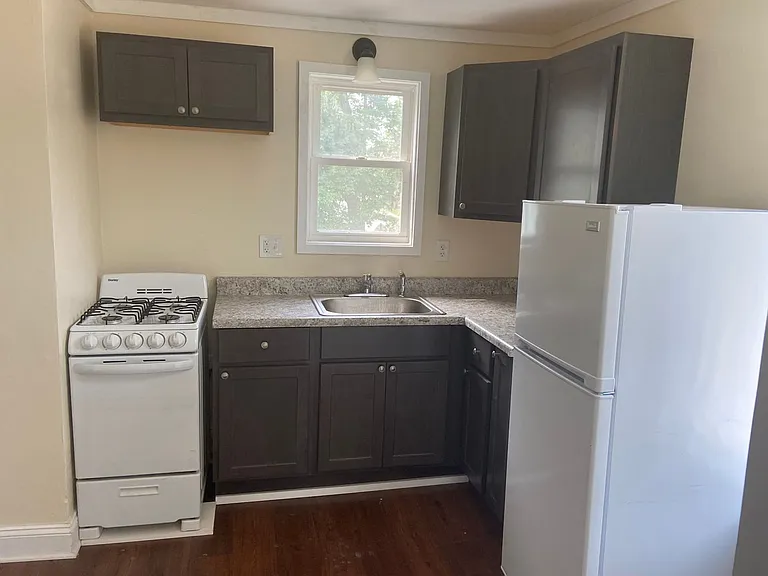 487 W Grand Ave — Photo 2