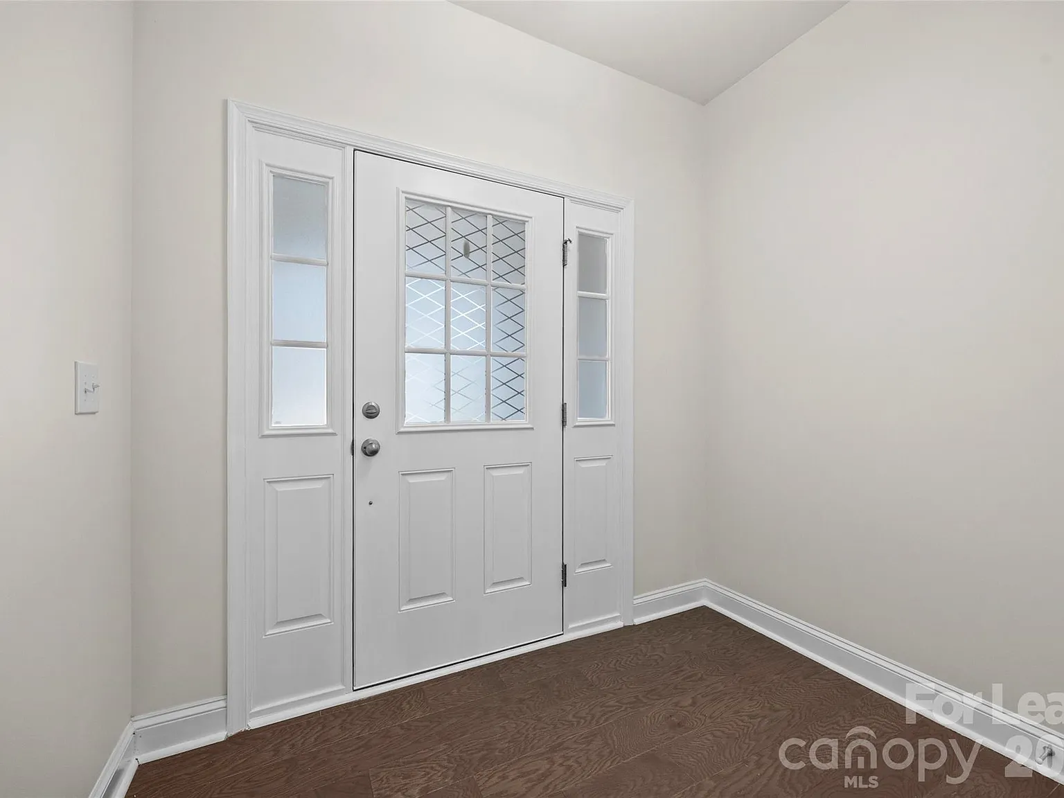 3 bed, 2.5 bath, 1713 sqft, $2,400 — Photo 3