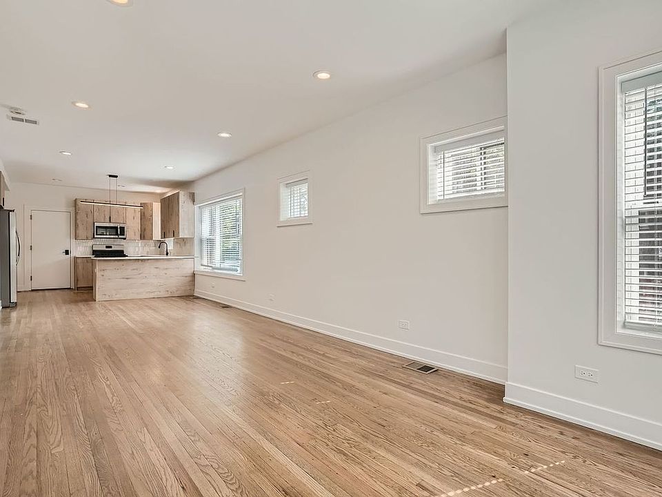 1st image of 2602 N Springfield Ave #1