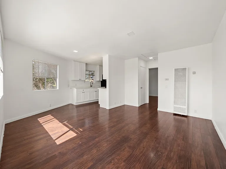 3805 Winona Ave #5 — Photo 4