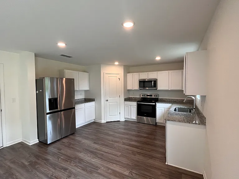 235 Isabella Way — Photo 4