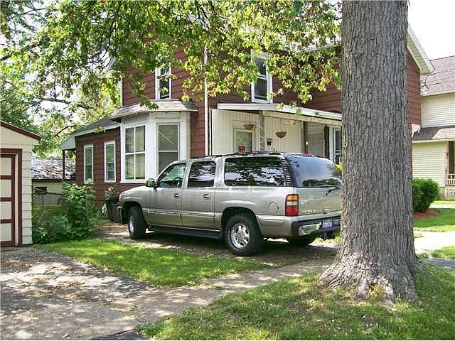 2nd image of 139 Grand St