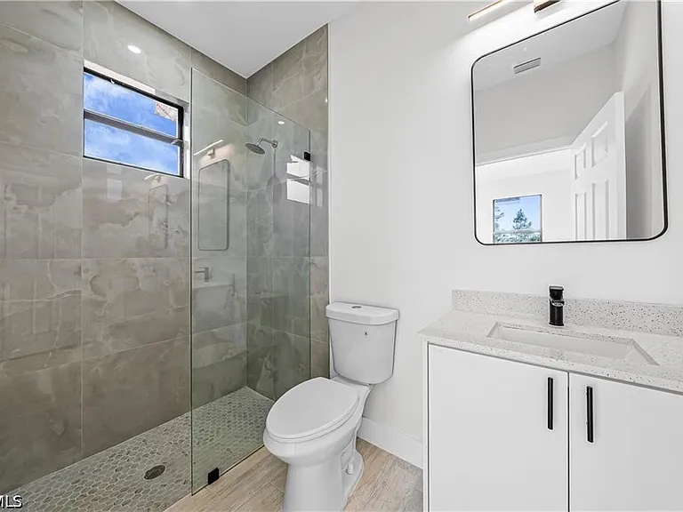2220 Kenneth Ave S — Photo 14