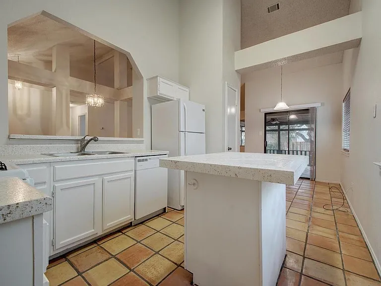 6305 Evangeline Trl — Photo 12