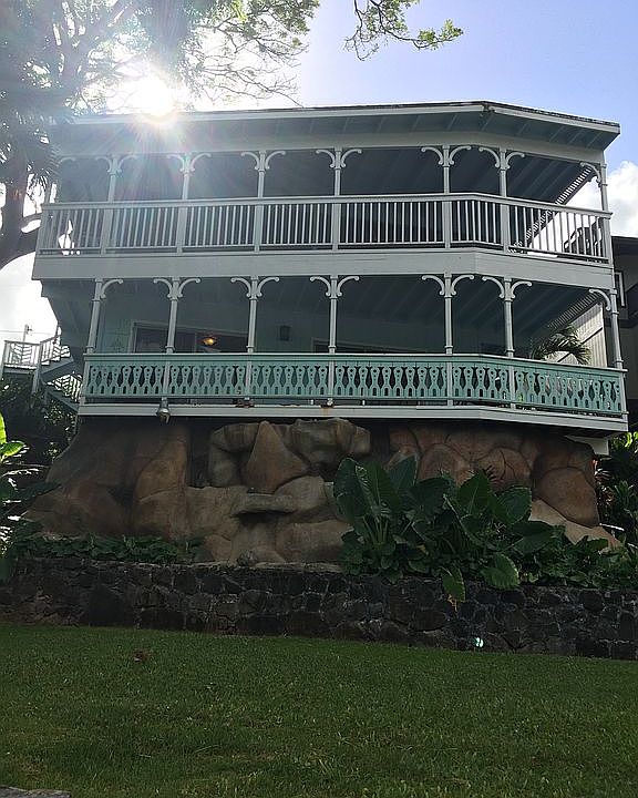 Grass area to Bay Front