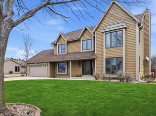 4870 S 122nd St, Greenfield, WI 53228