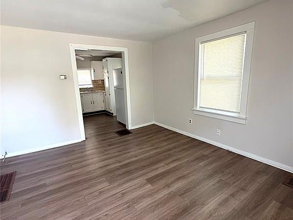 5th image of 60 Connolly Dr