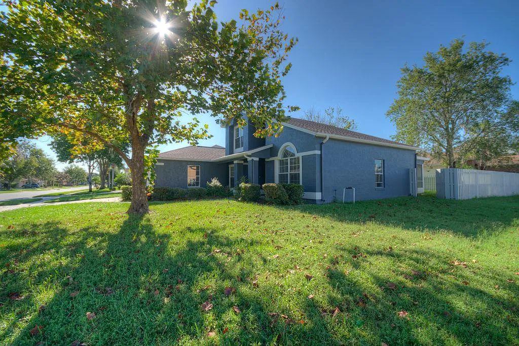 5 bed, 2.5 bath, 2191 sqft, $6,500 — Photo 3