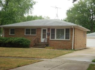 1114 S Robert Dr, Mount Prospect, IL