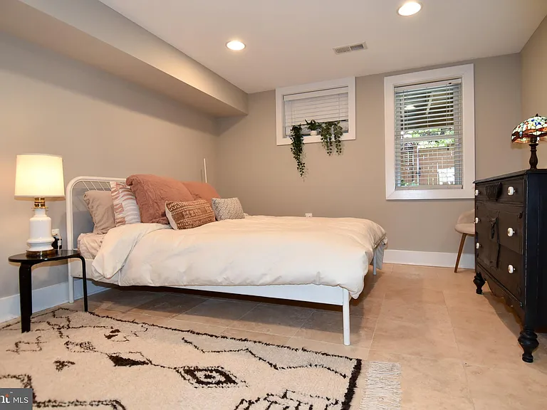 1528 Spring Pl NW — Photo 20