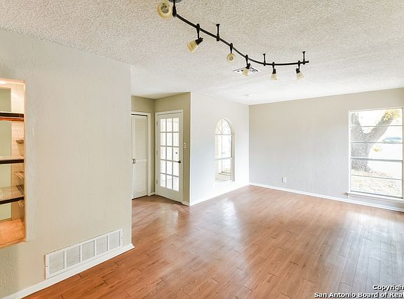 3rd image of 7207 Forest Mont St