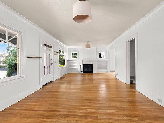 5th image of 2836 NE Bryce St