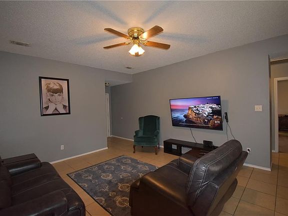 3rd image of 625 Linda Ct