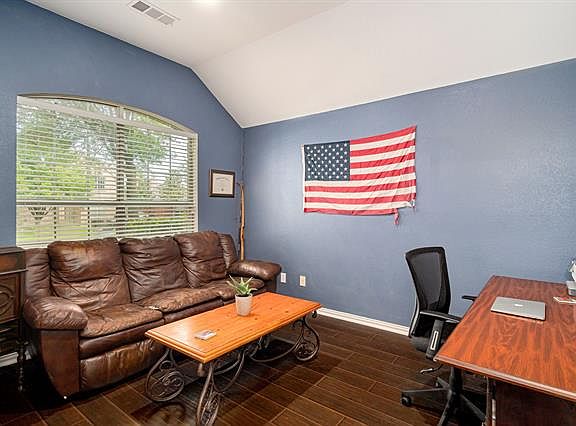 5th image of 1215 Islemere Dr