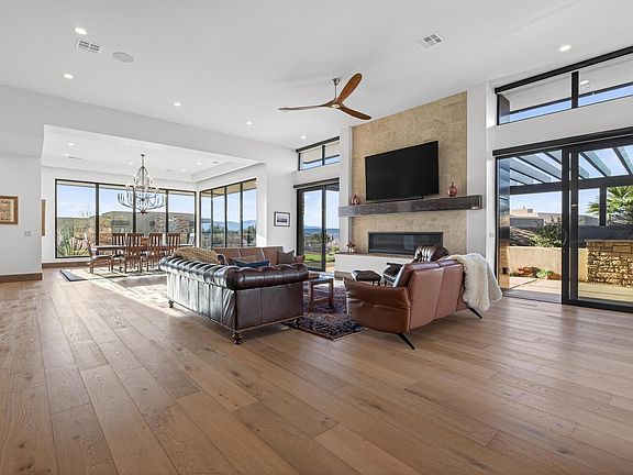 4th image of 2015 S Pinnacle Cir