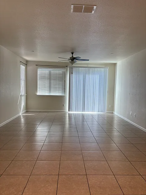 4 bed, 1969 sqft, $3,100 — Photo 3