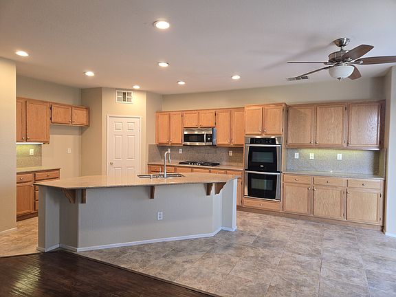 3rd image of 31860 Serrento Dr