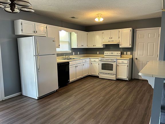 2nd image of 101 Wildwood Ct