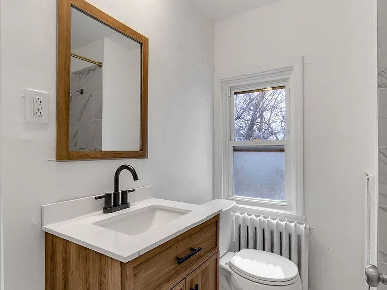 12 Montrose Ave — Photo 5