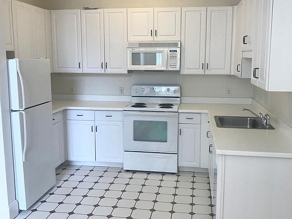 3rd image of 8 Lincoln St APT 111