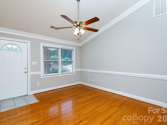 3rd image of 3150 Devonshire Dr